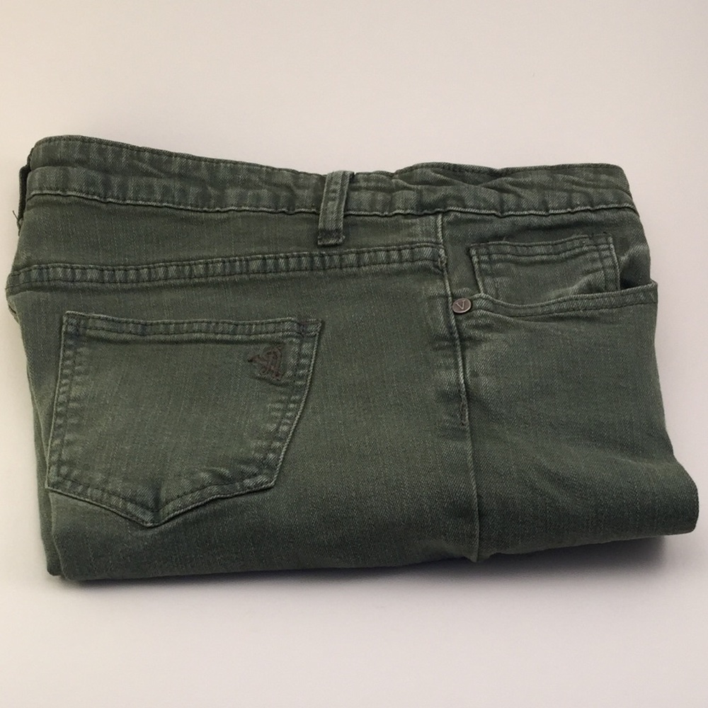 V.I.P. Raw Edge Crop Jean - Size 13/14